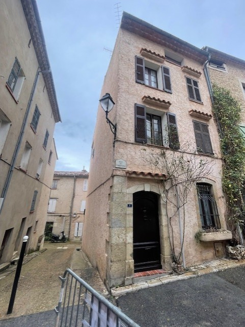 83440 CALLIAN MAISON GARAGE TERRASSE GRENIER 195 m2 totale