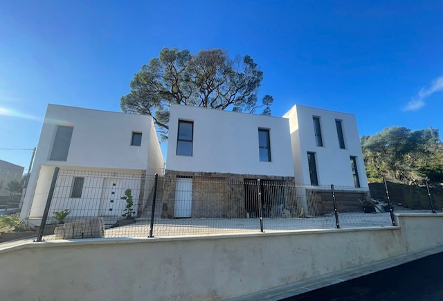 Trois Maisons Neuves Grand Garage à Cavalaire-sur-Mer