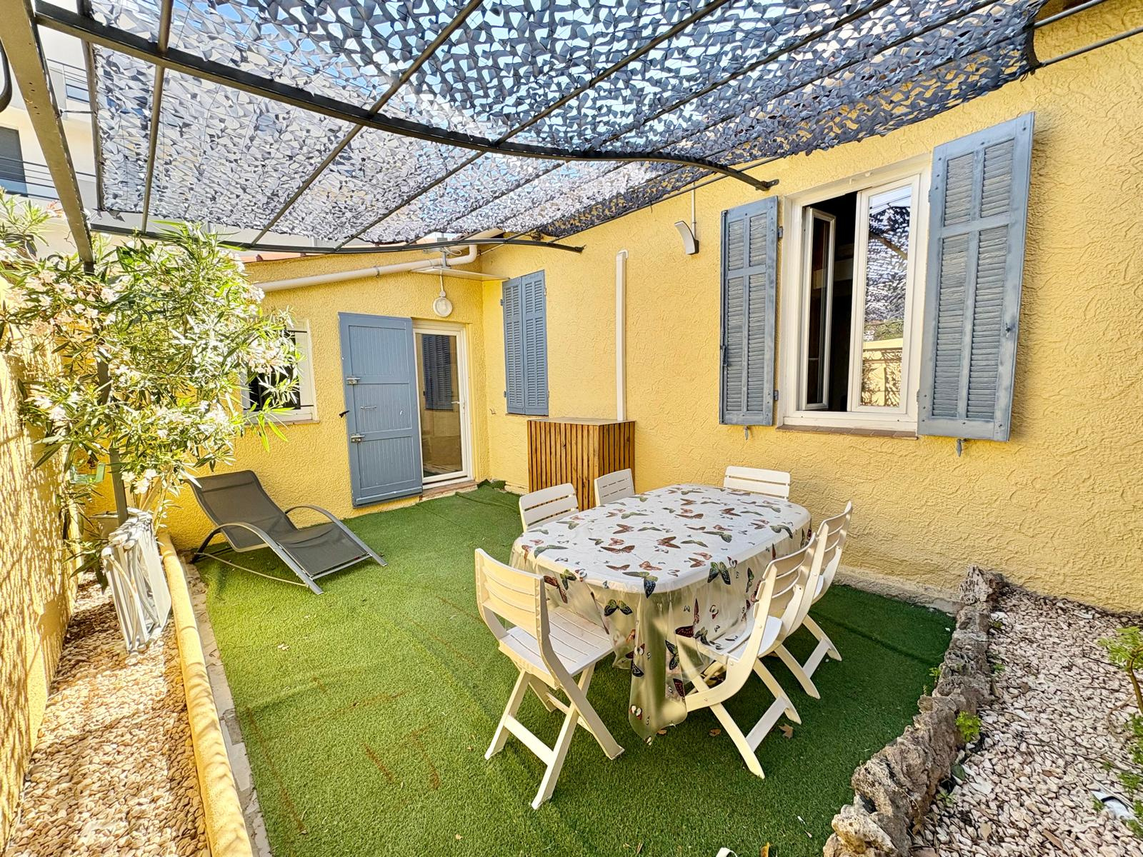 83600 FREJUS PLAGE MAISON F3 +TERRASSE 38 m2 a 2 mn de la plage et commerces