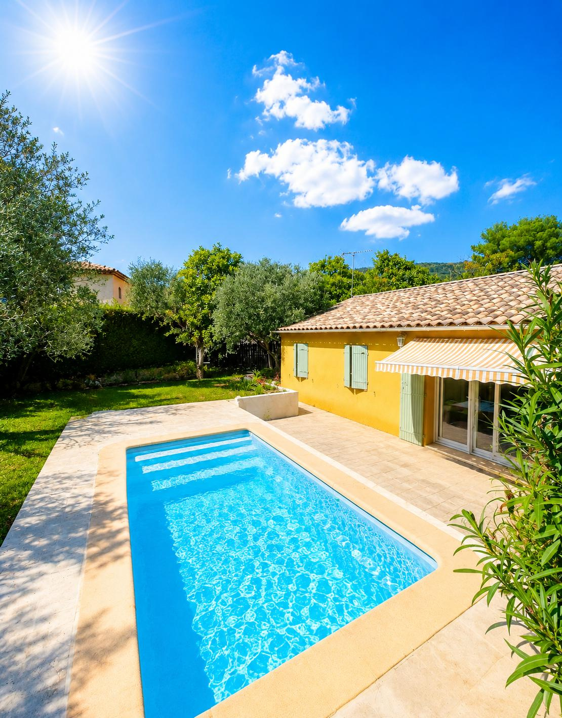 83830 FIGANIERES VILLA F4  INDEPENDANTE GARAGE PISCINE